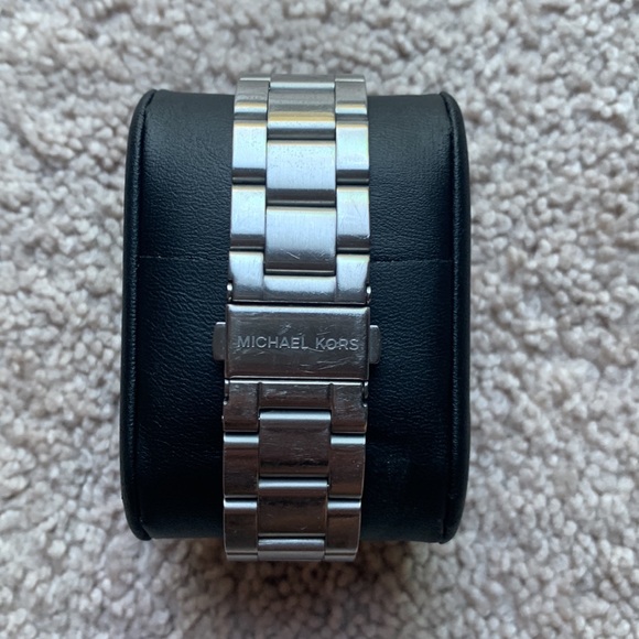 Michael Kors Grayson 47mm Two Tone Steel Blue Dial Quartz Mens Watch MK-8595 - Picture 2 of 3